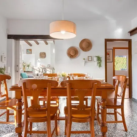 Apartment Escape To Salou! Pool, Barbecue & 5 Min Away
