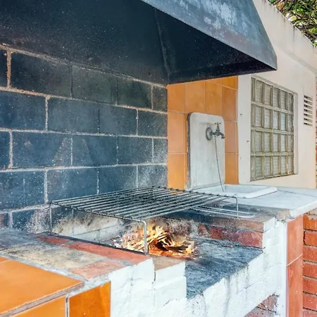 Apartment Escape To Salou! Pool, Barbecue & 5 Min Away