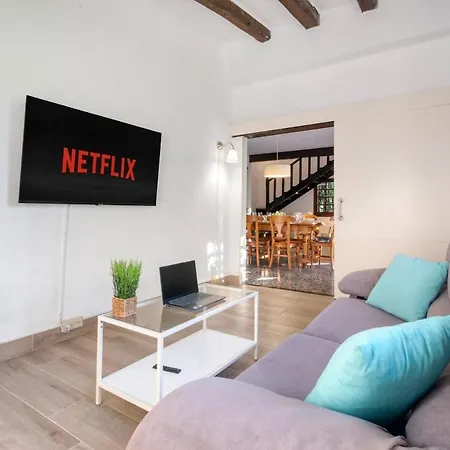 Apartment Escape To Salou! Pool, Barbecue & 5 Min Away