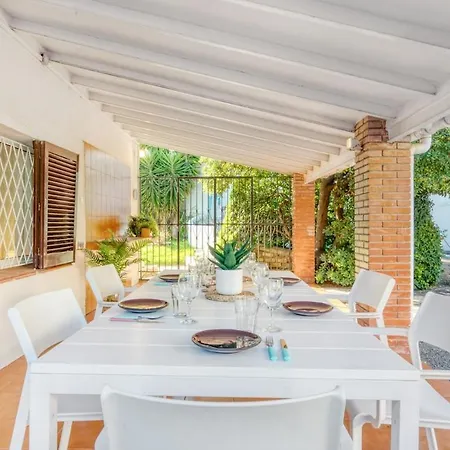 Apartment Escape To Salou! Pool, Barbecue & 5 Min Away *