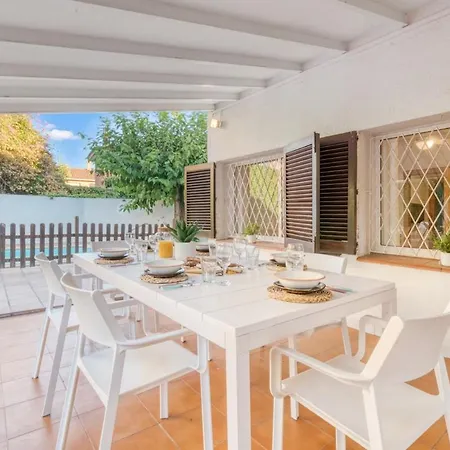 Escape To Salou! Pool, Barbecue & 5 Min Away Apartment Salou