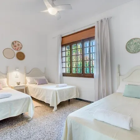 Escape To Salou! Pool, Barbecue & 5 Min Away * Salou