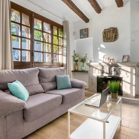 Escape To Salou! Pool, Barbecue & 5 Min Away Apartment