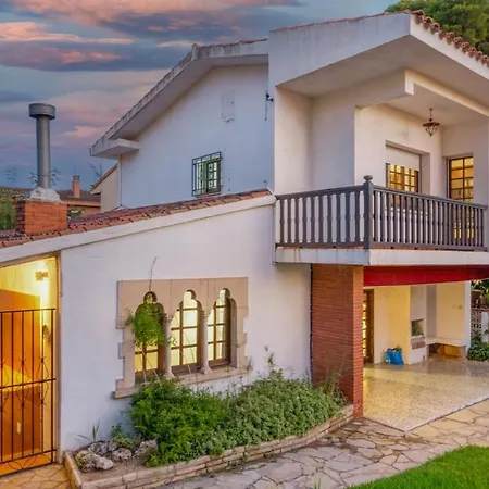 Apartment Escape To Salou! Pool, Barbecue & 5 Min Away