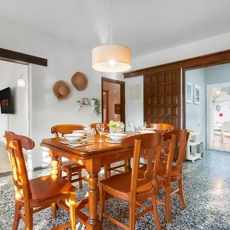 Apartment Escape To Salou! Pool, Barbecue & 5 Min Away Salou