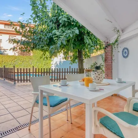 Escape To Salou! Pool, Barbecue & 5 Min Away Apartment Salou