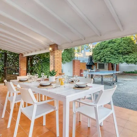 Escape To Salou! Pool, Barbecue & 5 Min Away Apartment