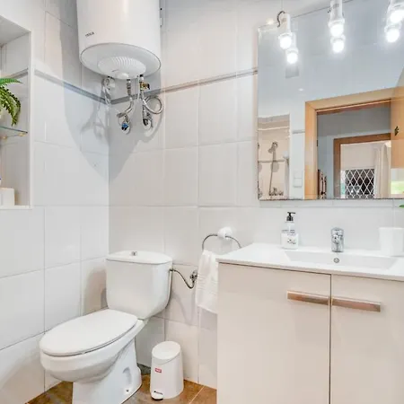 Apartment Escape To Salou! Pool, Barbecue & 5 Min Away *