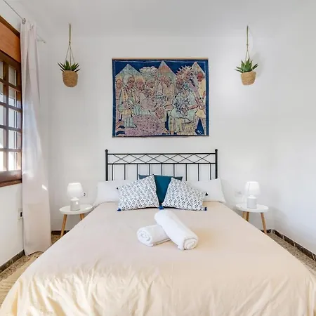 Escape To Salou! Pool, Barbecue & 5 Min Away Apartment
