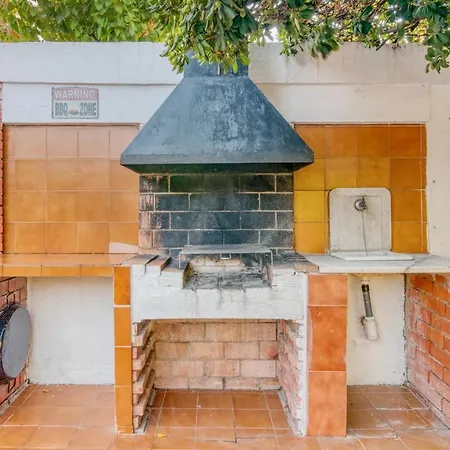 Escape To Salou! Pool, Barbecue & 5 Min Away Apartment Salou