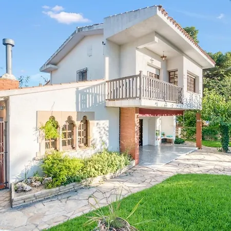 Apartment Escape To Salou! Pool, Barbecue & 5 Min Away *