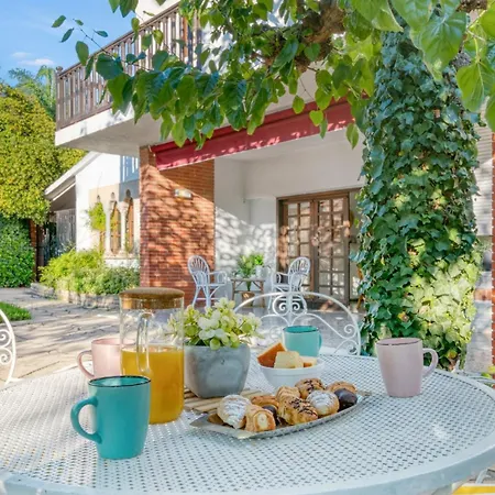 Escape To Salou! Pool, Barbecue & 5 Min Away Apartment